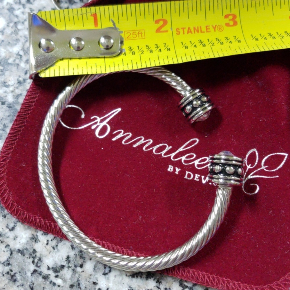 Fashion Jewelry Bracelet w/sparkling faux stones - Picture 5 of 6